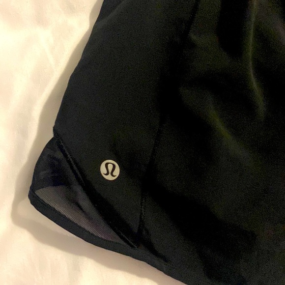 Lululemon Hotty Hot II Tall 4 inch shorts in Black! - Picture 3 of 5